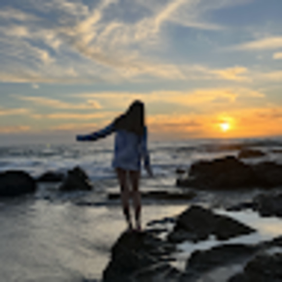 Meet your Posher, Halia - Picture 1 of 1